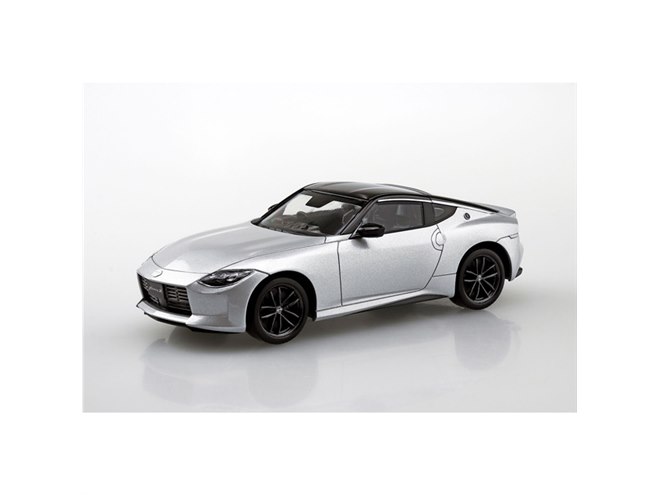 AOSHIMA、ニッサンの新型フェアレディZに新色「シルバー/ホワイト