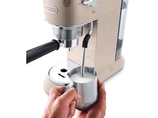 デロンギ、ラテアートに適したフォームミルクを作れる「EC885J」を本日