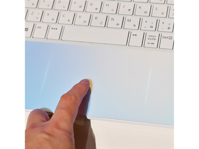 LG、“光の角度によって表情が変化する”「オーロラホワイト」カラーの