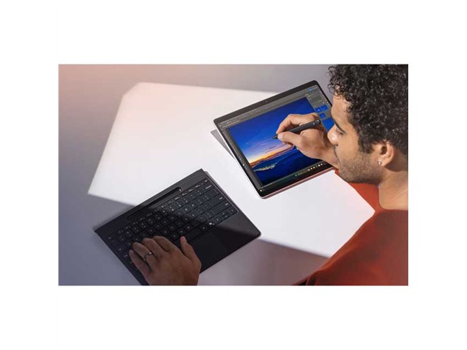 マイクロソフト、取り外した状態でも使える2in1「Surface Pro Flex