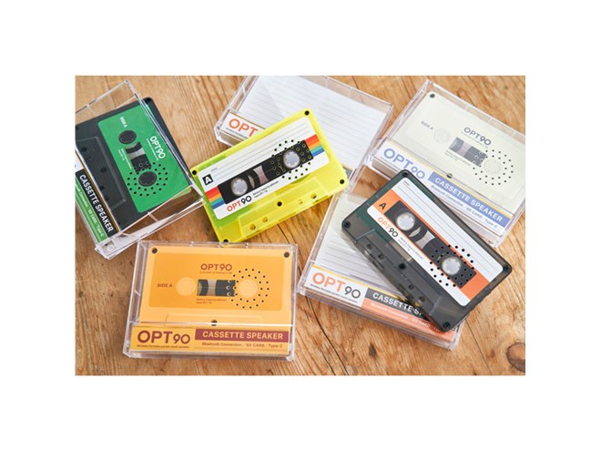 レトロな5色展開のカセットテープ型Bluetoothスピーカー、3,960円で