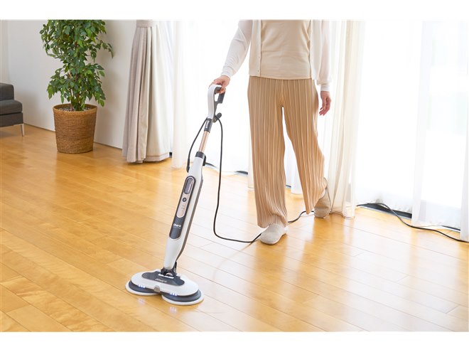 Shark、掃除性能と利便性が向上した「回転スチームモップ S8201JWH」が
