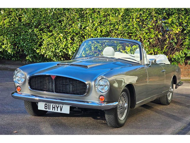 明治産業が1938年に製造された英国車アルヴィスのコンティニュ