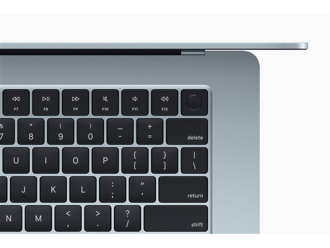 アップルがM4チップ搭載の新型「MacBook Air」発表、新色スカイブルー