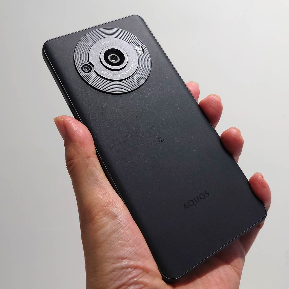 シャープの最強ハイエンド「AQUOS R8 pro」が登場！ 1インチカメラを