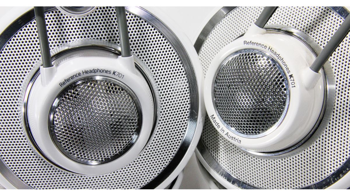 澪ホン”復活！？ 再発売されたAKG「K701」を、オーストリア製と比較