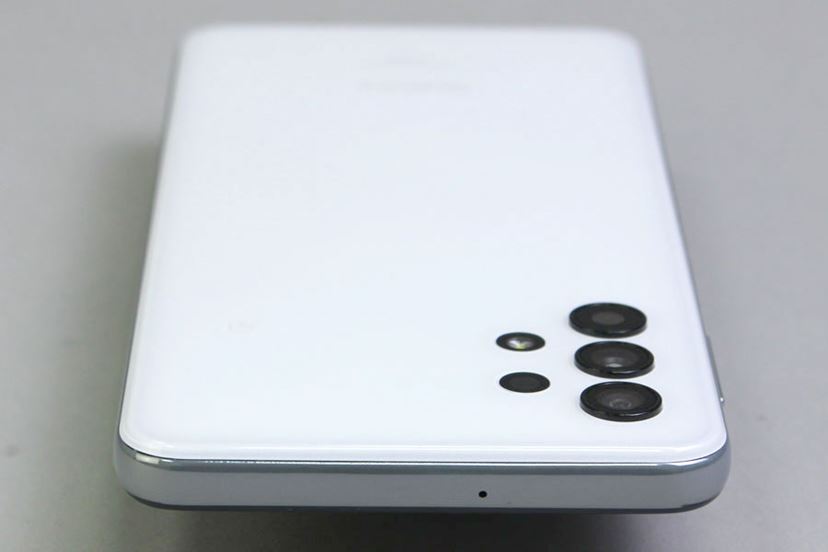 FeliCa搭載、防水・防塵ボディで31,190円。au「Galaxy A32」は魅力的な