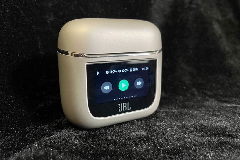 操作習慣に変革を迫る？ タッチディスプレイ付きケースな完全