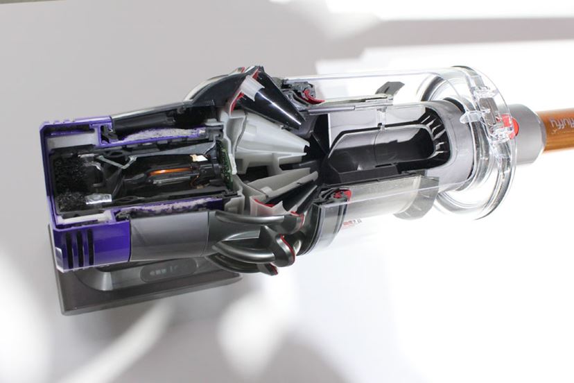 コード付きより強力!? ダイソン新コードレス掃除機「V10」の威力とは