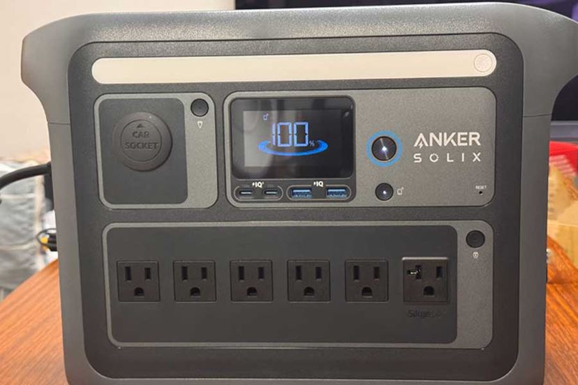 人気の理由は!? 1,500W出力のポータブル電源ANKER「Solix C1000」を