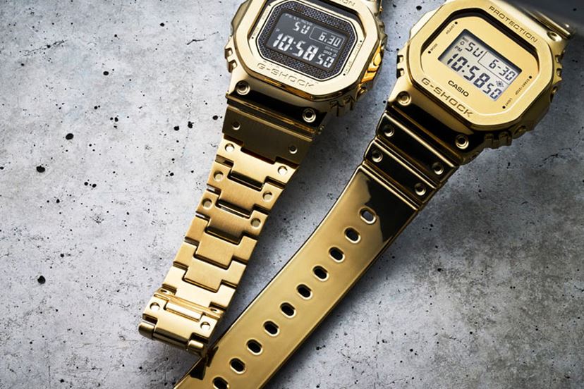 樹脂なのに金属みたい！ 新開発バンドのG-SHOCKをフルメタルと着け比べ