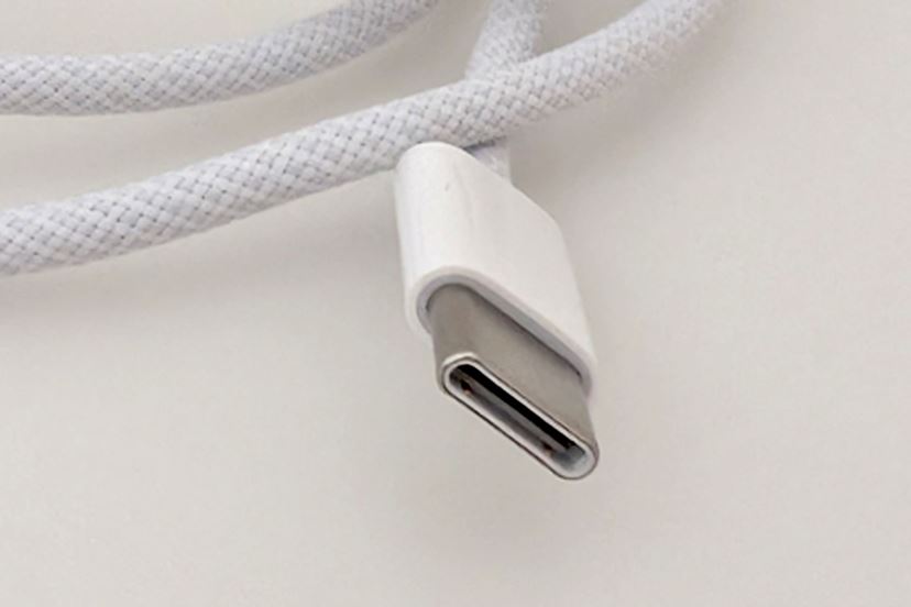 iPhone 16e」に適した充電器4選と選び方 - 価格.comマガジン