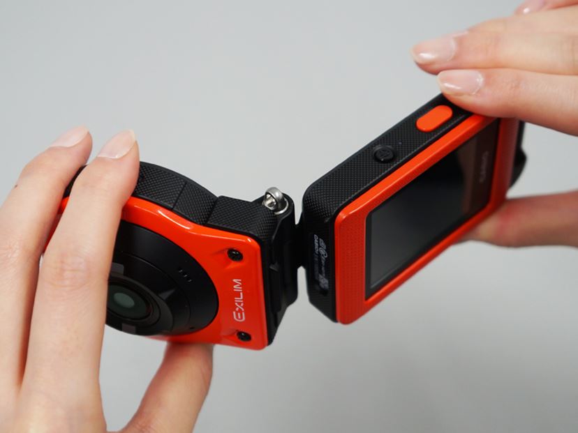 カメラとモニターが離れるカシオ「EX-FR10」の“自由な撮影”ってどんな