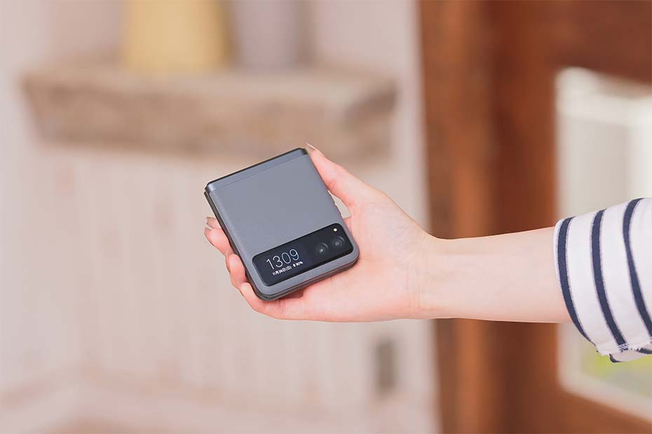 価格.com - [PR企画]買える価格のモトローラ「motorola razr 40」で