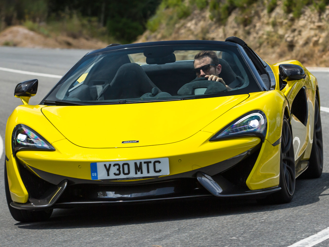 マクラーレン 570S スパイダーの価格・新型情報・グレード諸元 価格.com