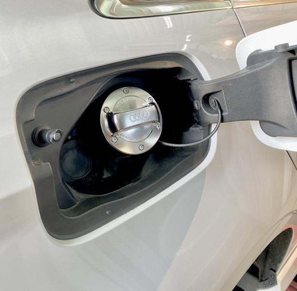 Audi 純正 アルミルック フェーエルキャップ | 車 スタイリング