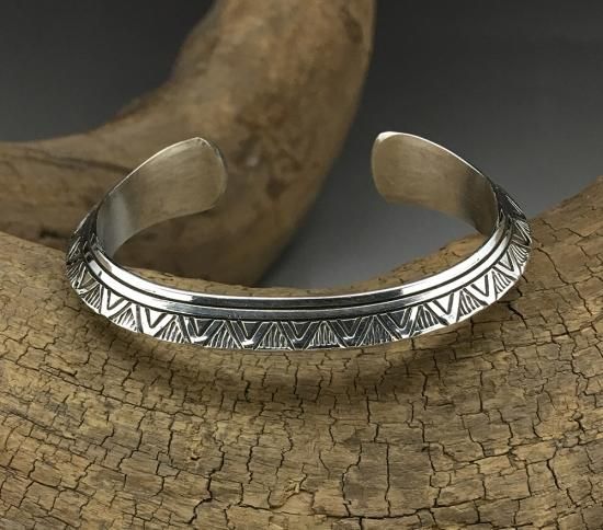 Navajo Wylie Secatero Hand Stamped Silver Cuff Bracelet - 練馬の