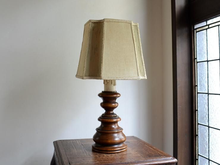 ヴィンテージ シェード付 木製テーブルランプ（H52cm）｜アンティーク