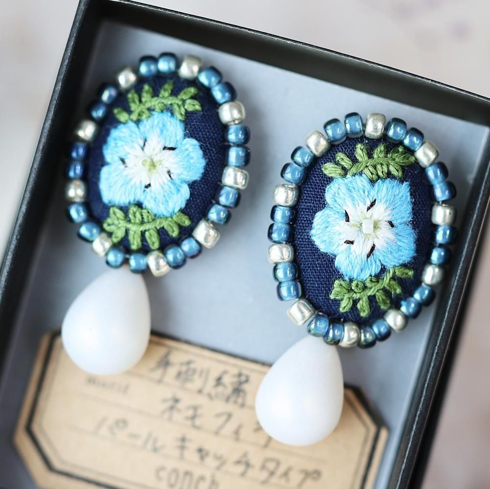 手刺繍ピアス「ネモフィラ」- 海福雑貨通販部