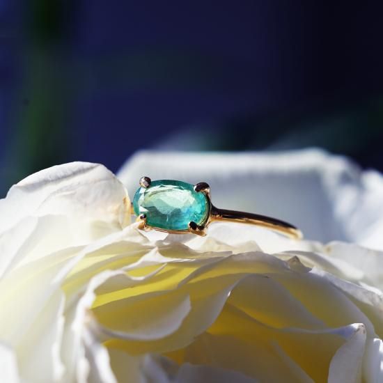 エメラルド6mmのオーバルファセット爪留めリング・縦横可 ～叡智の色