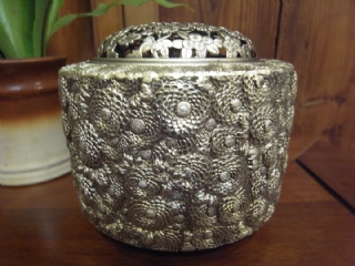 竹風吹西~日本鐵壺-佐野宏采作菊華《洋銀香炉》附木箱