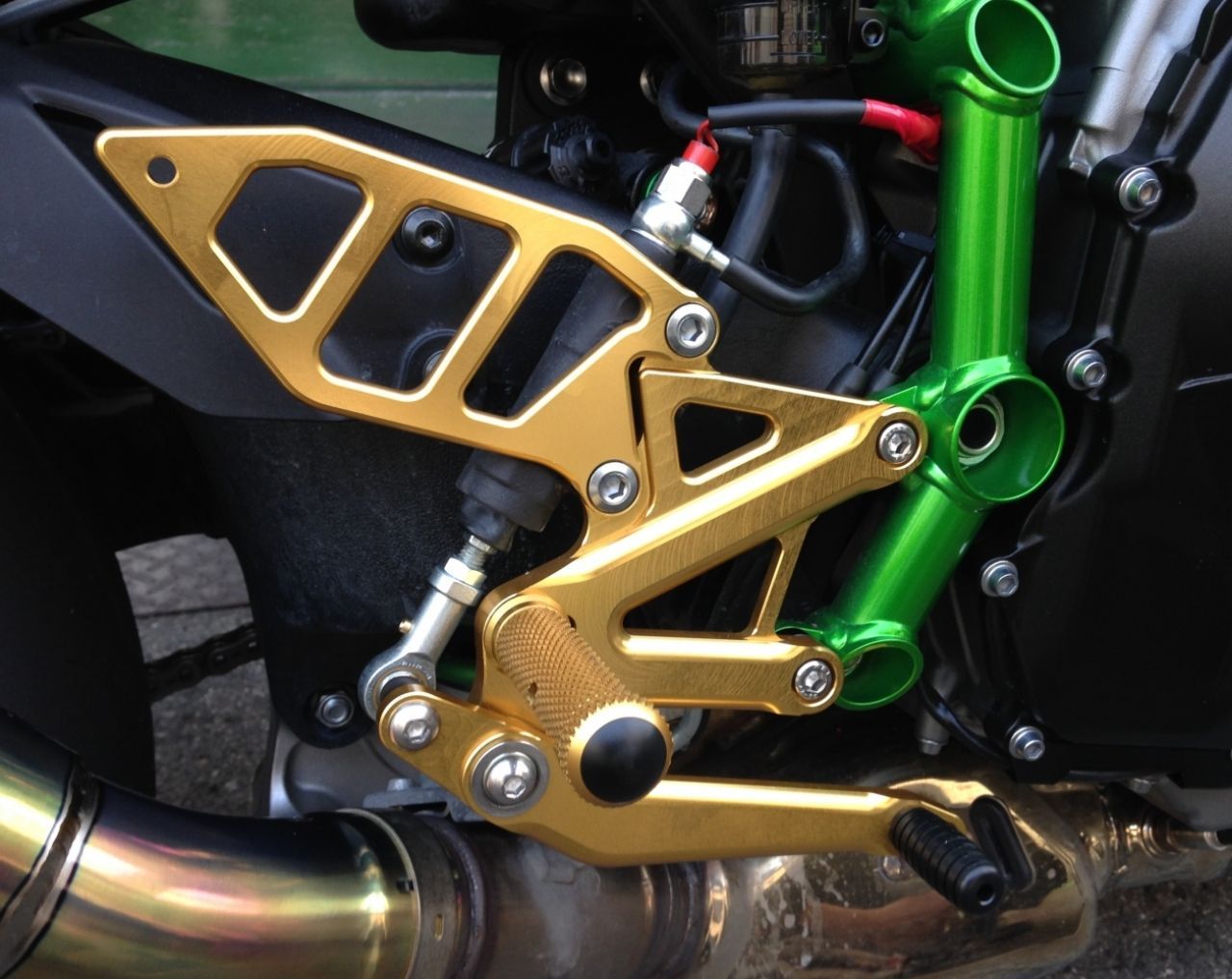 K-FACTORY : Gác chân K-FACTORY cho KAWASAKI Ninja H2 [172MZBR1074]