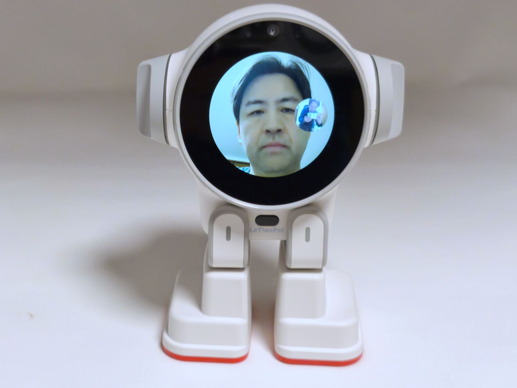 とてもかわいらしく奥深い、ユニークなコミュニケーションロボット