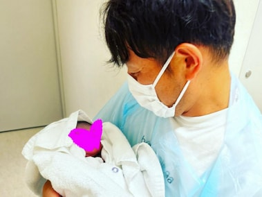 岩隈久志、ヤクルト・青木宣親夫婦と娘のスリーショット披露