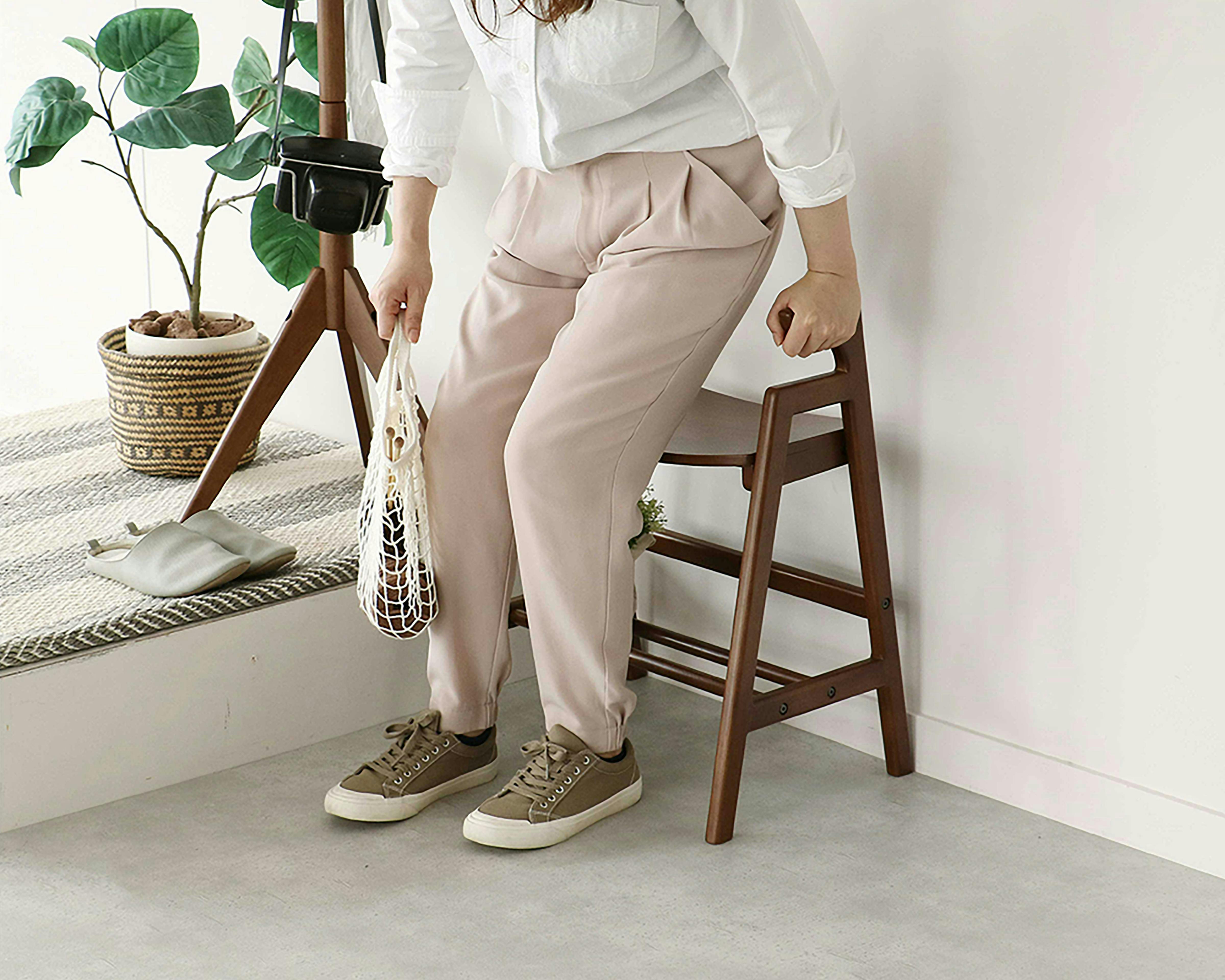 立ち座りに優しいアーム付き木製ベンチ Arm Bench -crest- アーム