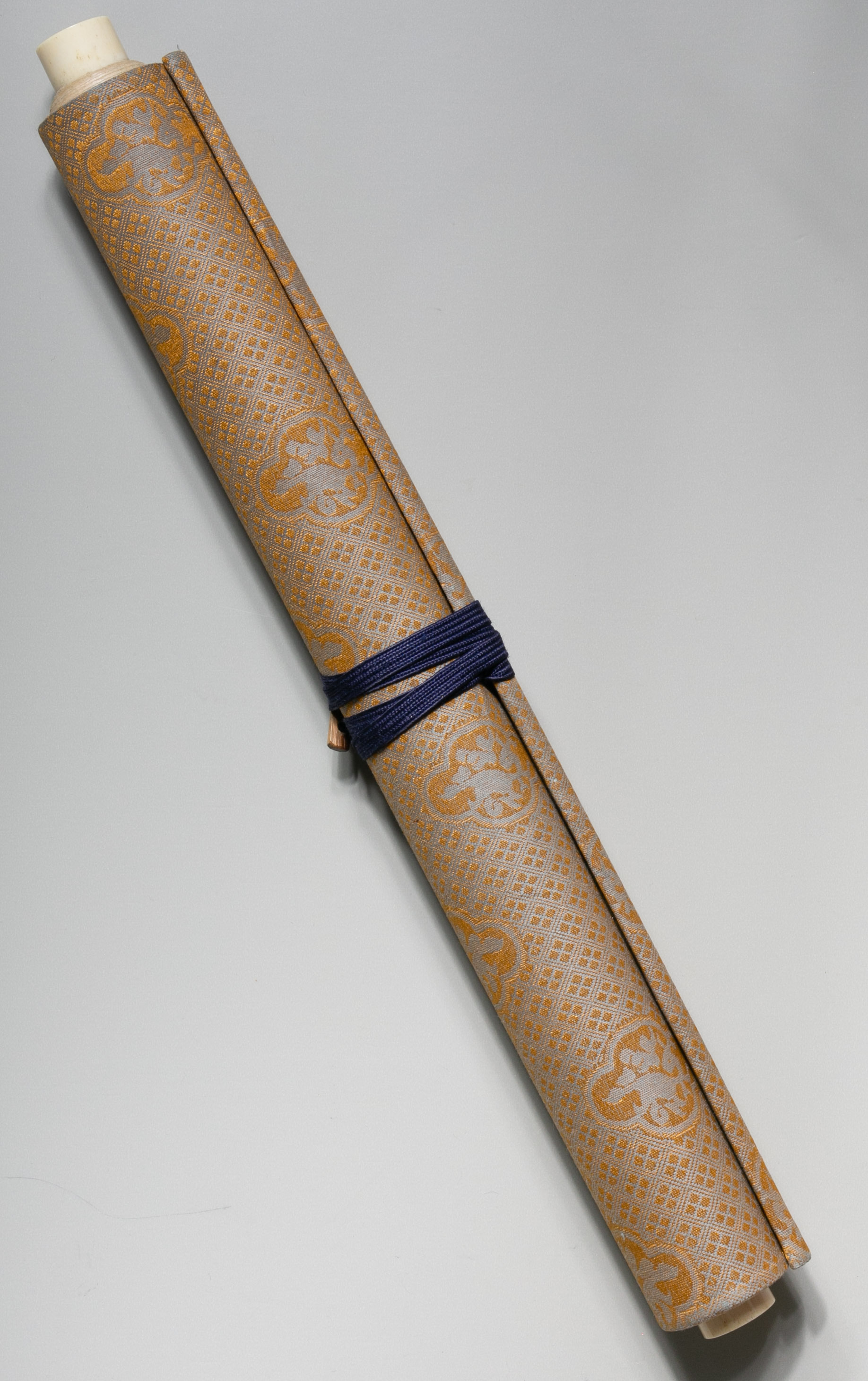 貨幣博物館 | 肉筆春画(枕絵) 五画 絹本巻物 約30×143cm 金銀箔入紙