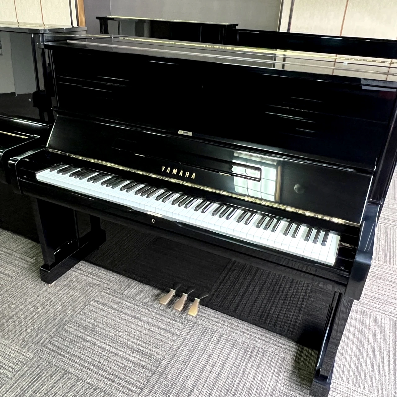 中古ピアノ】YAMAHA アップライトピアノ U1A 3738966 黒(鏡面艶出し