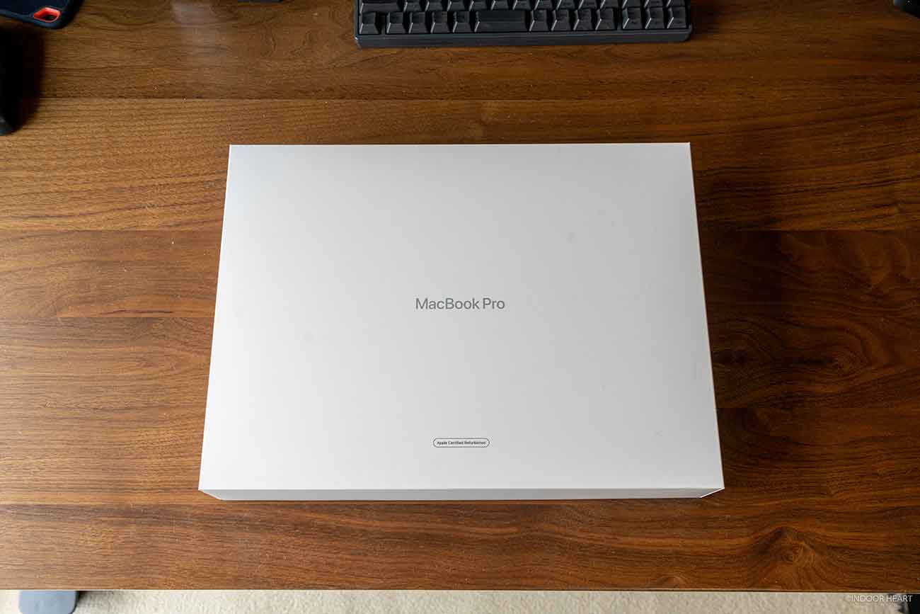 Apple整備済製品のMacBook購入レポ。外観の状態、バッテリー容量など
