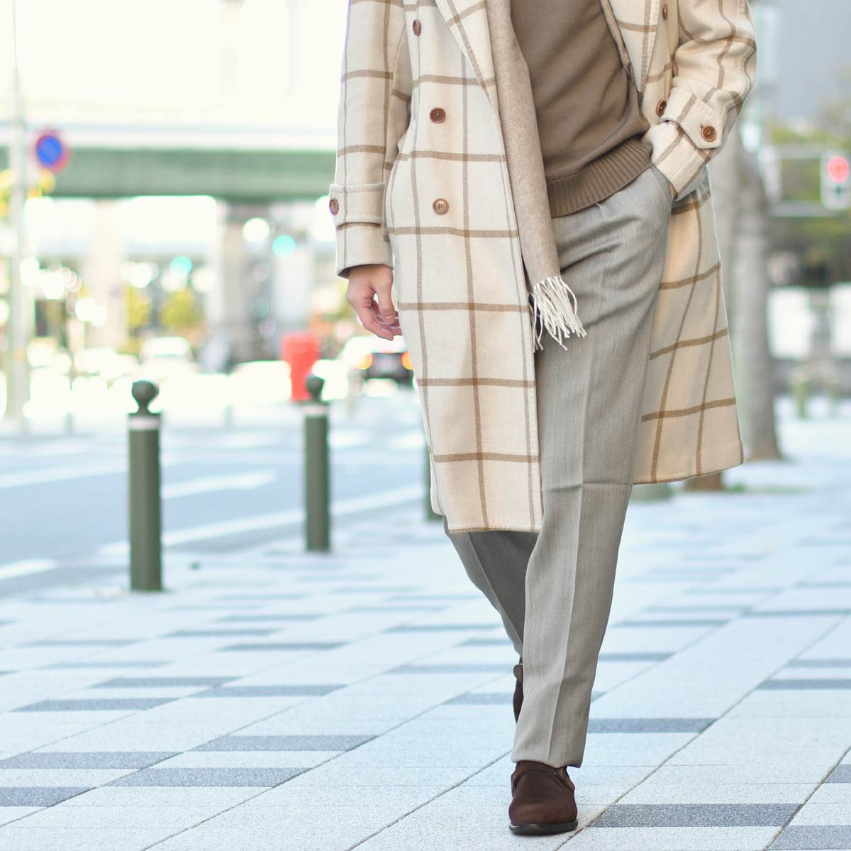 夏場のタイドアップを軽快に！モダンクラシックなネイビースーツ