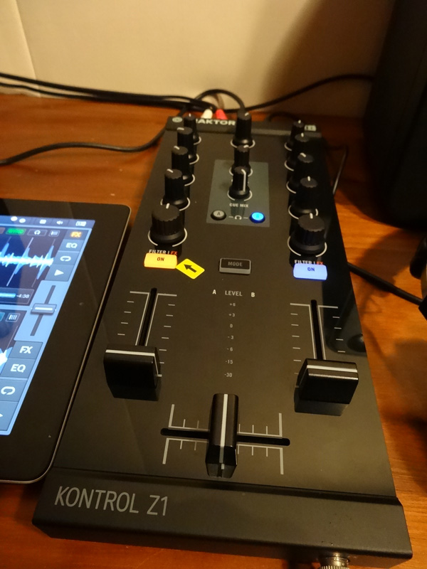 Native Instruments TRAKTOR KONTROL Z1 レビュー | Digiland