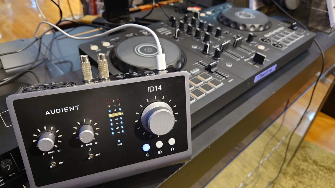 DDJ-FLX4にオーディオインターフェイスを追加して、プロレベルの音質を