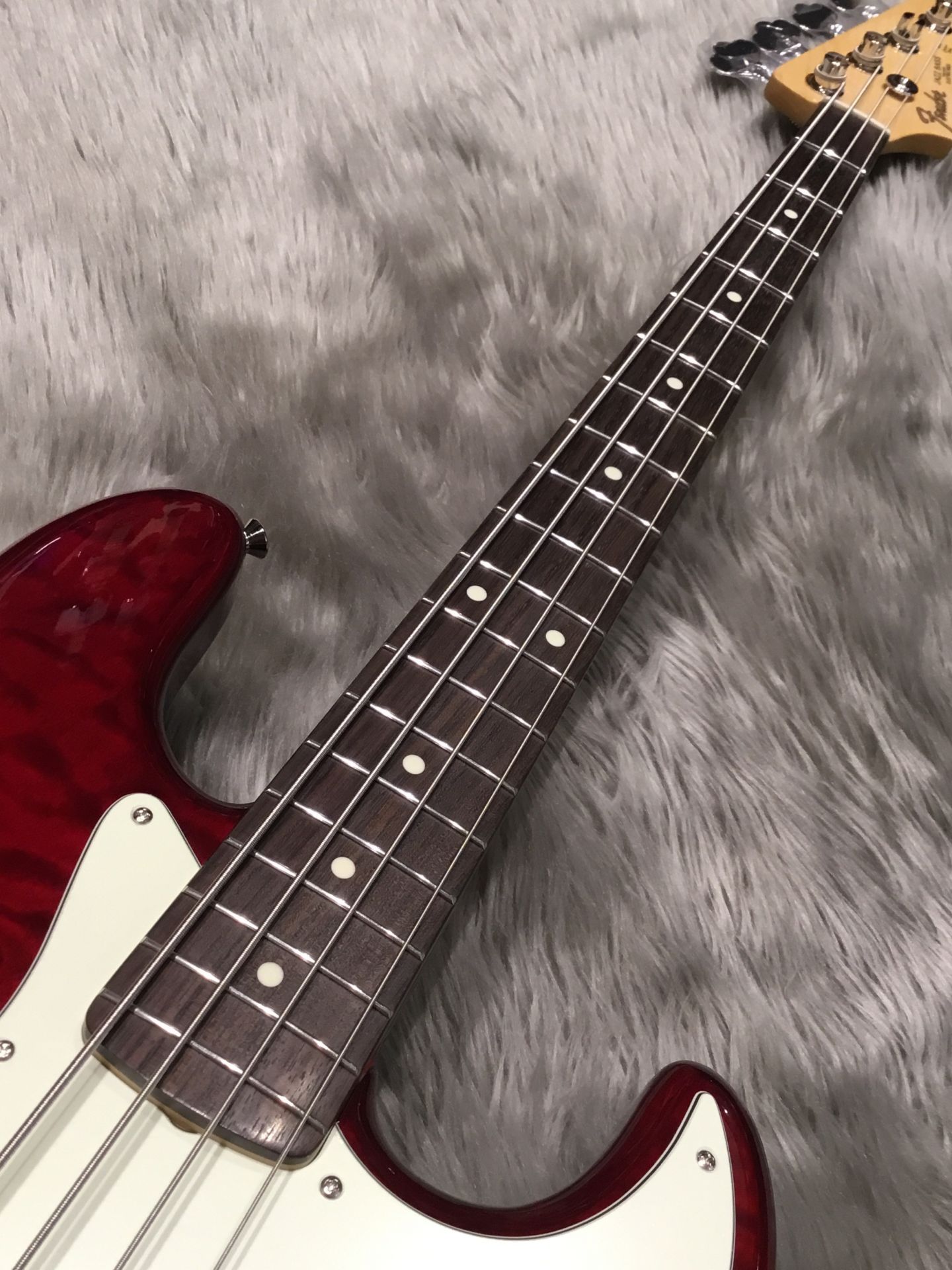 新入荷Fenderエレキギター、ベース】限定キルトメイプルトップの