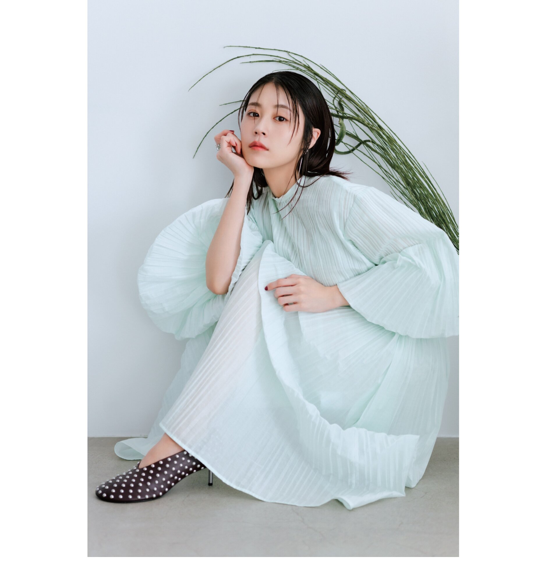 有村架純】インタビュー付き 透け感のある素材や鮮やかな色柄