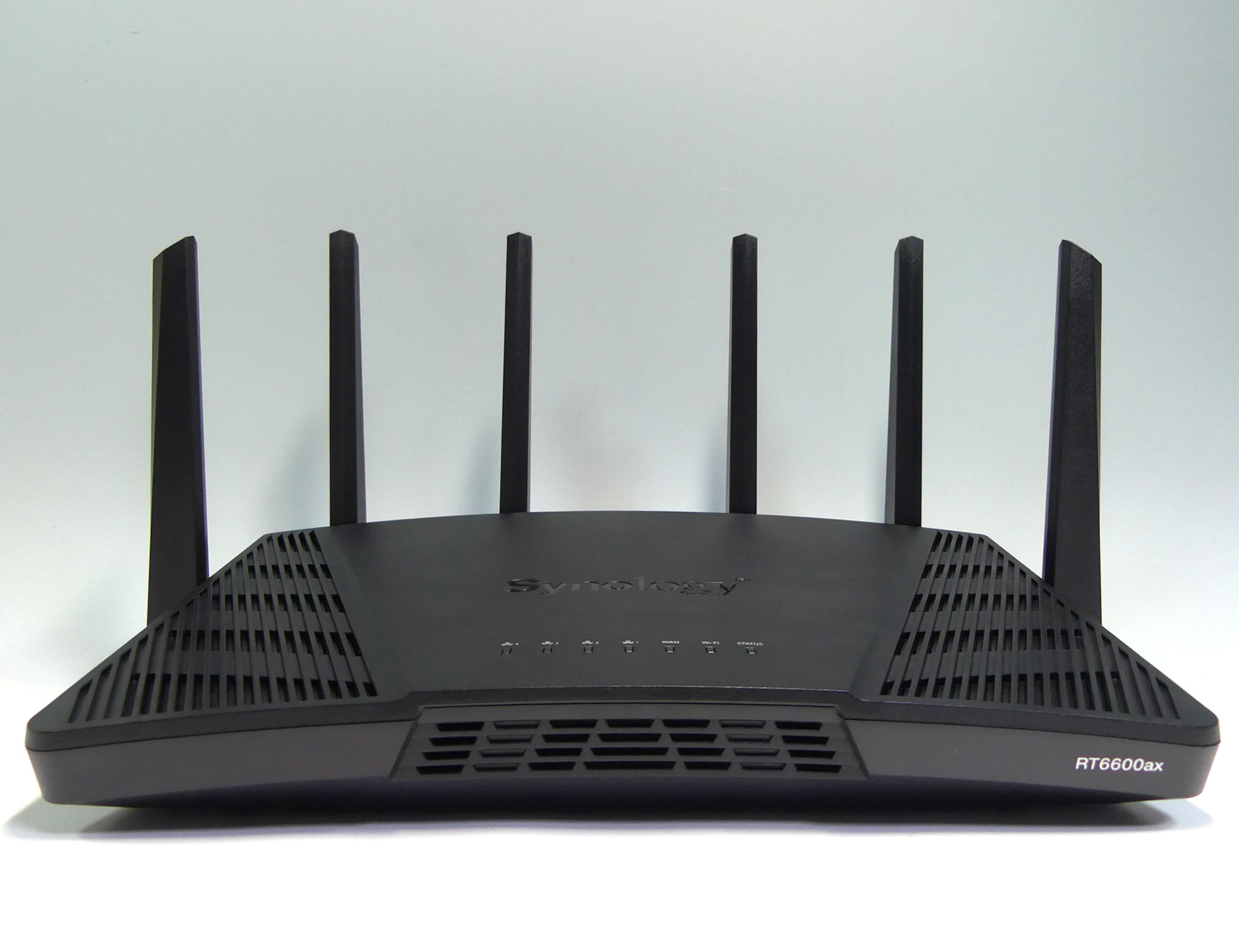 Synologyの多機能ルーターがWi-Fi 6＋2.5Gbps対応で隙ナシに！ 高速で