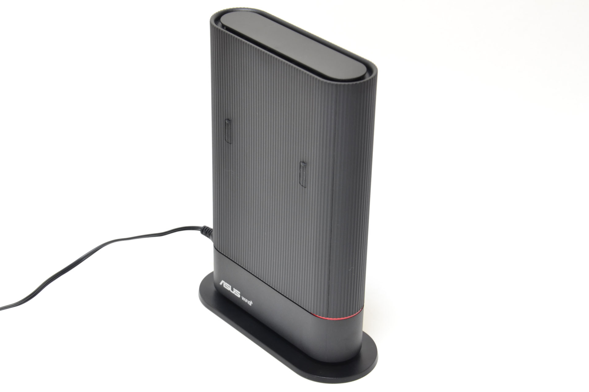 念願の内蔵アンテナ・縦置き型、さらに壁掛けにも対応！ ASUSの新型Wi