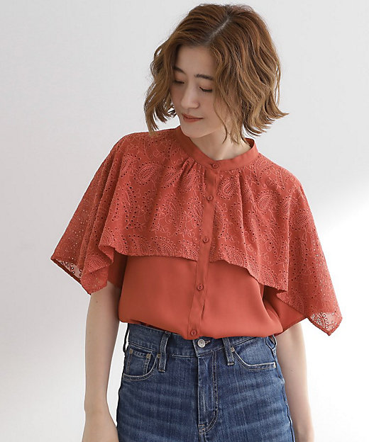 透け感と刺繍で魅せる ペイズリー刺繍ケープブラウス
