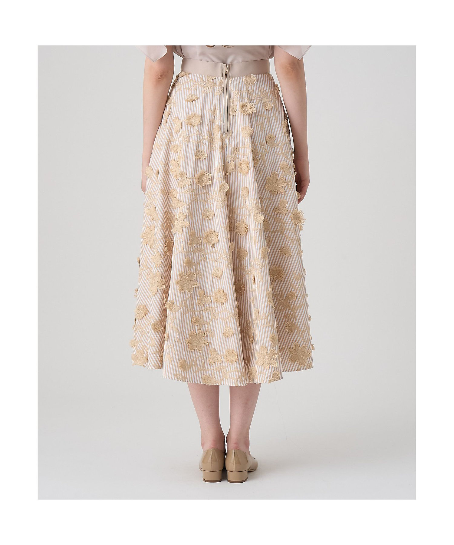 ストライプフラワー刺繍フレア スカート | ANAYI/アナイ | 三越伊勢丹