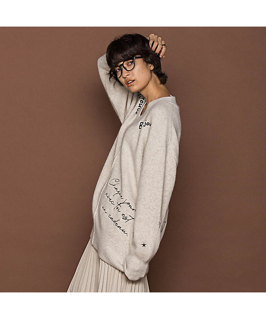 メッセージ刺繍Vネックニットプルオーバー≪手洗い可能≫ | MAYSON