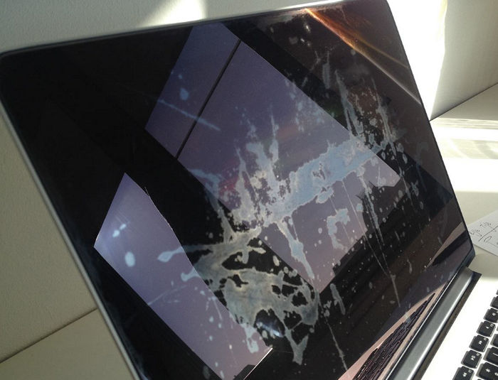MacBook/Proの画面コーティング剥がれ、無償修理期間がさらに延長