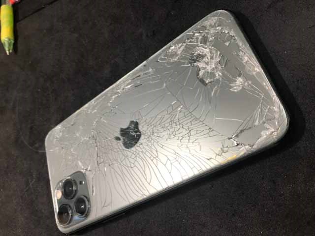 iPhone 背面割れ 買取 松江市】背面のガラスが割れてしまったiPhoneも