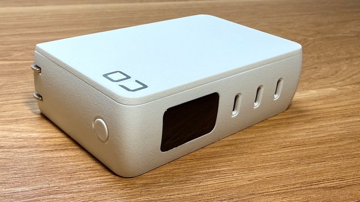 レビュー】CIOの新作、高出力充電器とバッテリーが一体化、充電状態も