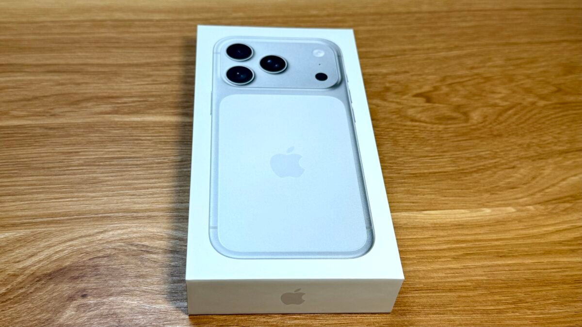 レビュー】iPhone17 Proシルバーを開封！アルミ筐体の質感は