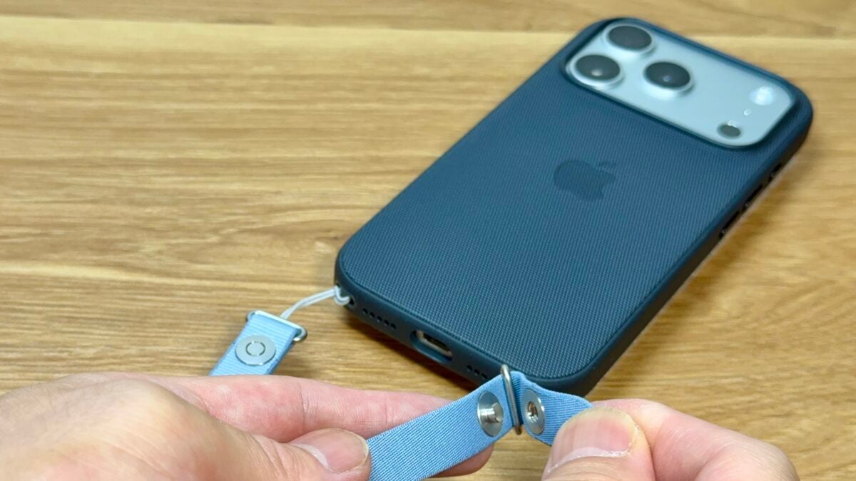 レビュー】iPhone17 Proに純正テックウーブン＆クロスボディストラップ