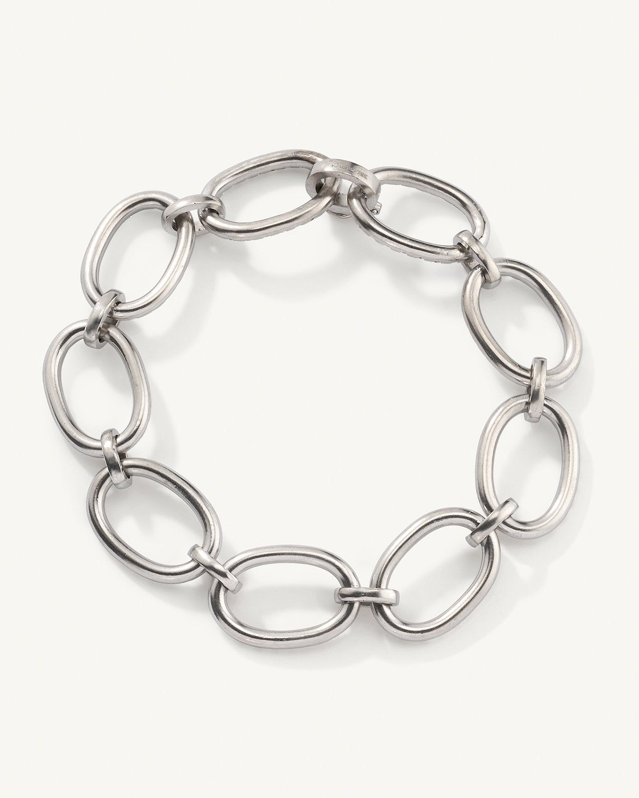 Pavé Large Oval Link Bracelet 18K Gold – Irene Neuwirth