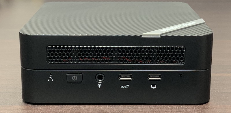 MinisforumのミニPC「UM560XT」ベアボーンをレビュー｜AMD Ryzen5