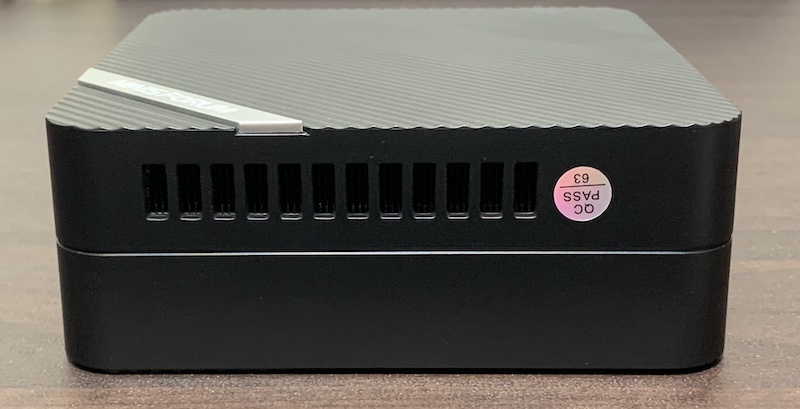 MinisforumのミニPC「UM560XT」ベアボーンをレビュー｜AMD Ryzen5